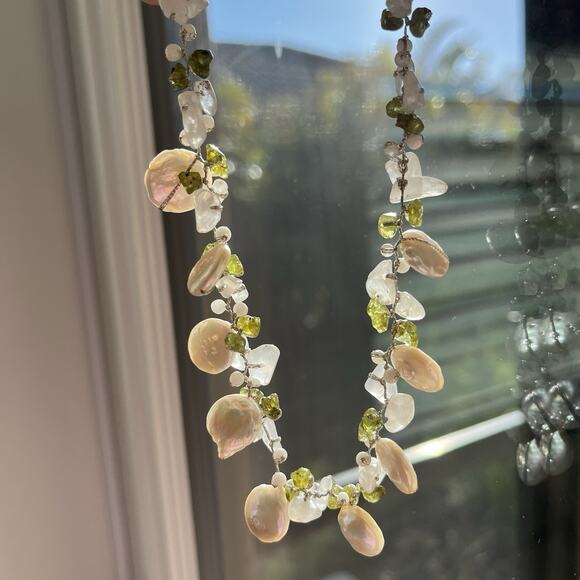 Coin pearl Chocker necklace with chips of Peridot and clear quartz - Picture 4 of 6